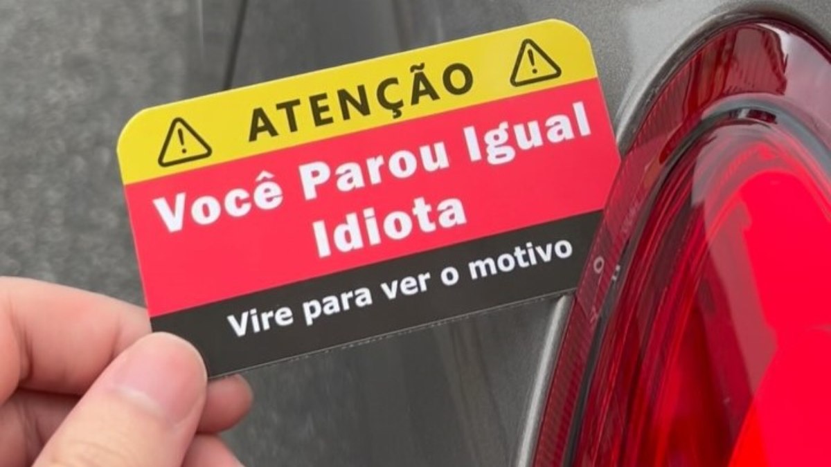Bilhete 'Você Parou Igual Idiota' viraliza nas redes sociais Bilhete 'Você Parou Igual Idiota' viraliza nas redes sociais