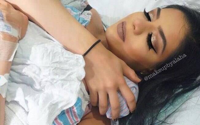 A maquiadora profissional Alaha Majid fez sua própria maquiagem para a hora do parto