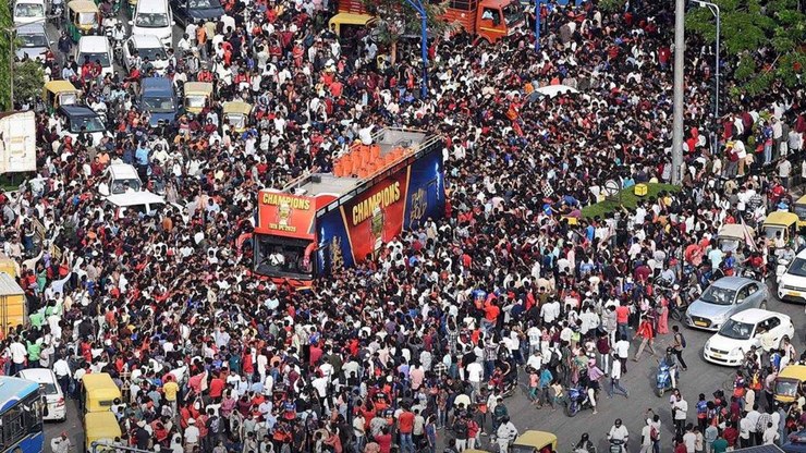 Desfile de comemoração
da Premier League Indiana causa 11 mortes