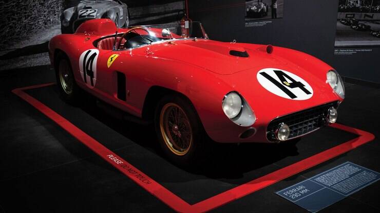 Ferrari 290 MM Scaglietti de Fangio e Stirling Moss é leiloada por