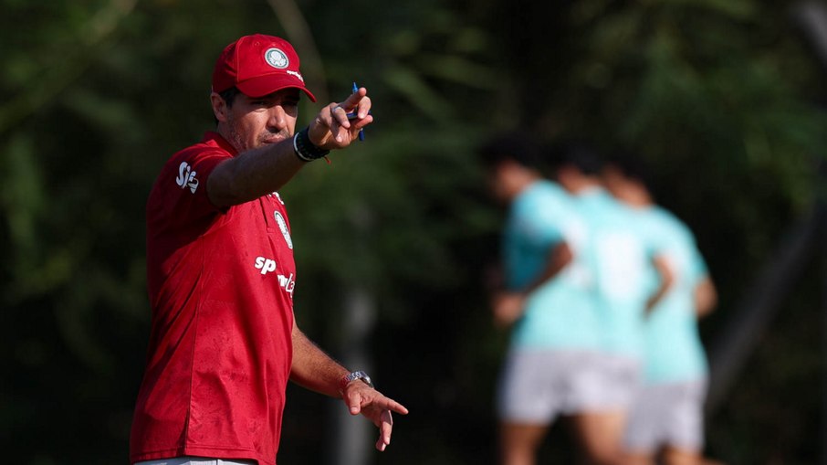 Abel Ferreira durante treinamento do Palmeiras