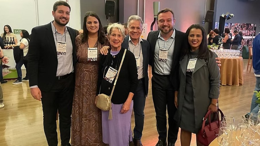 Cerimônia contou com a presença de autoridades regionais, produtores de vinho e representantes do setor Cerimônia contou com a presença de autoridades regionais, produtores de vinho e representantes do setor