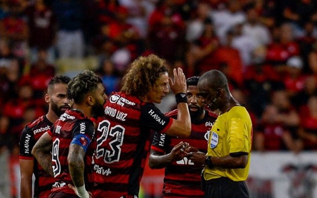 CBF decide afastar árbitros do jogo entre Flamengo e Athletico-PR pelas quartas da Copa do Brasil
