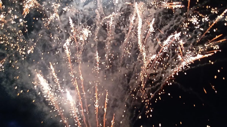 Queima de fogos finalizou a abertura oficial e deixou eufórico os presentes no estádio. Queima de fogos finalizou a abertura oficial e deixou eufórico os presentes no estádio.