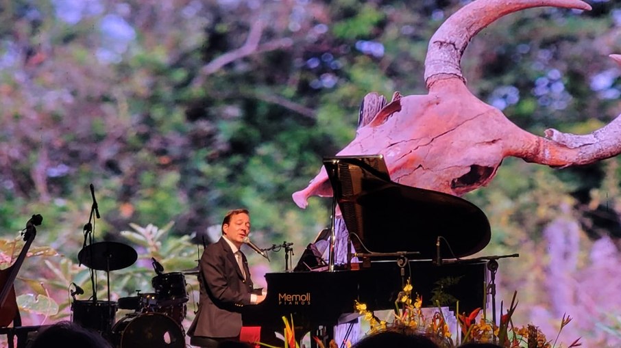 Aymeric durante show no Teatro Gazeta em São Paulo
