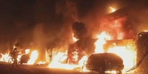 Galpão pega fogo na Zona Sul de São Paulo e destrói 12 carros