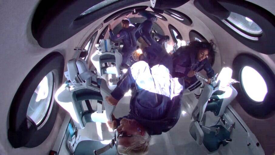 Richard Branson em viagem ao espaço pela Virgin Galactic