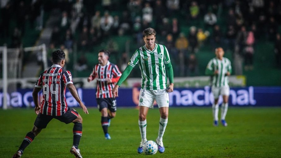 Juventude aproveita expulsão relâmpago e elimina o São Paulo