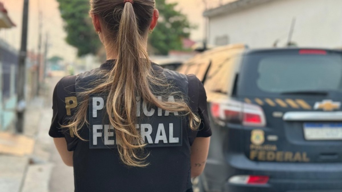 A Operação Caixa de Pandora foi deflagrada pela PF em 27 de novembro de 2009. Ela revelou um esquema de corrupção e pagamento de propinas a deputados distritais do Distrito Federal, envolvendo o então governador José Roberto Arruda. A Operação Caixa de Pandora foi deflagrada pela PF em 27 de novembro de 2009. Ela revelou um esquema de corrupção e pagamento de propinas a deputados distritais do Distrito Federal, envolvendo o então governador José Roberto Arruda.