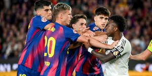 Barcelona domina o Real Madrid e é campeão de La Liga; veja fotos