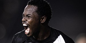 No finalzinho, Vasco vira contra o São Paulo e vence em casa