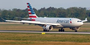 Turbulência em voo da American Airlines deixa 5 feridos