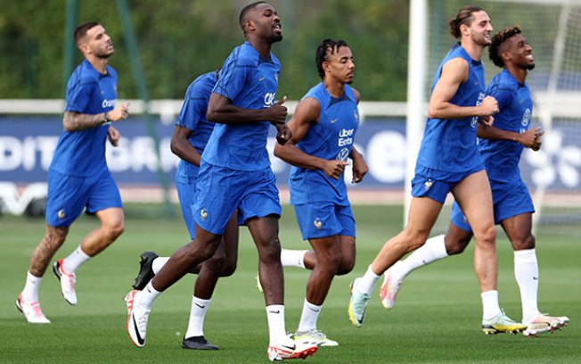 Jogadores da França durante treinamento da equipe - Foto: Franck Fifa/Getty Images