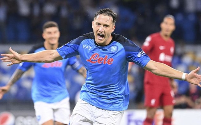 Napoli surpreende e goleia o Liverpool em estreia na Champions League