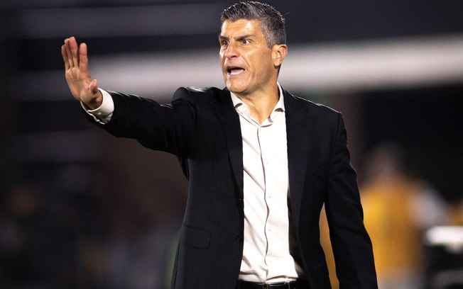 Vasco venceu o Vitória e deu sinais positivos de recuperação