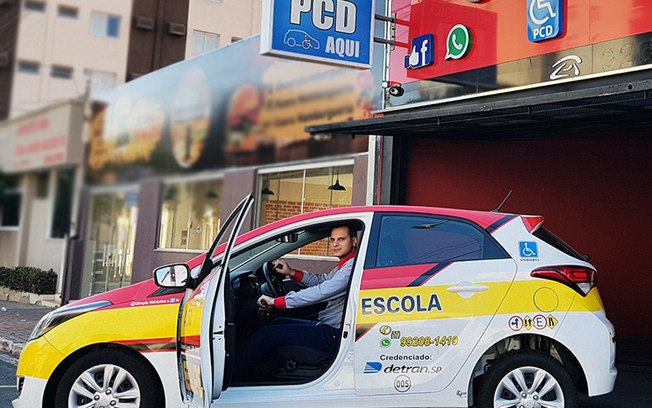 Autoescola Fellipe é a primeira do Brasil a conquistar o direito a dar aulas em carros semiautomáticos Autoescola Fellipe é a primeira do Brasil a conquistar o direito a dar aulas em carros semiautomáticos