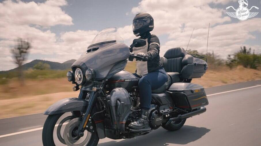 Karyla Romero realizou o sonho de percorrer algumas das mais empolgantes estradas brasileiras pilotando uma motocicleta