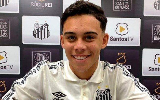 Lateral-direito do Sub-17 assina primeiro contrato profissional com o Santos