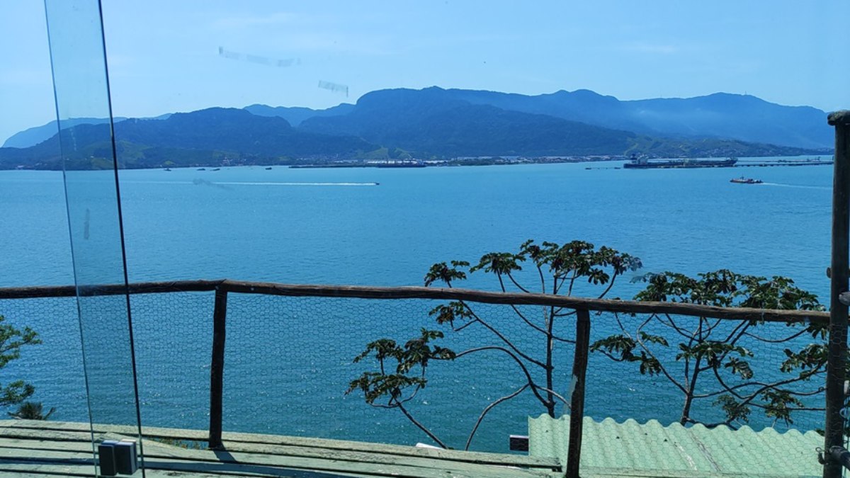 Vista da varanda para o mar do loft em Ilhabela Vista da varanda para o mar do loft em Ilhabela