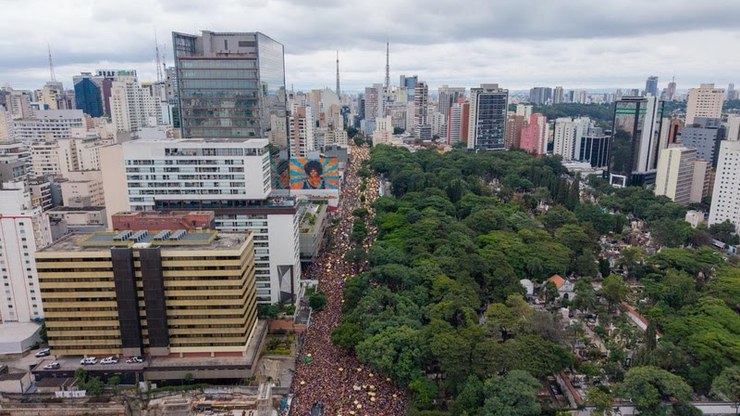 Acadêmicos
do Baixo Augusta reúne 1,5 milhão de foliões em SP