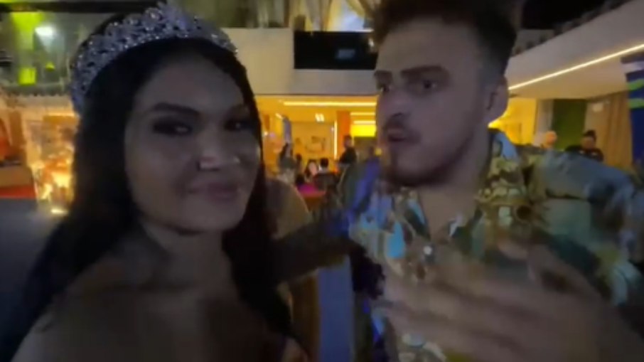 Emily Garcia e Jon Vlogs lavam roupa suja em festa de Carlinhos Maia