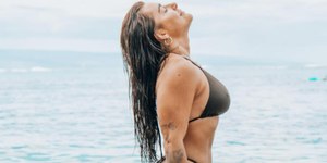 Lauana Prado arranca suspiros com fotos no Havaí: "Surreal"