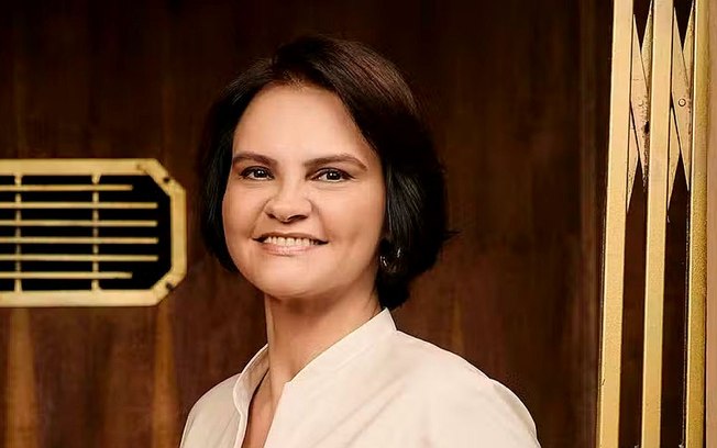 Autora indicada ao Emmy renova contrato com a Globo