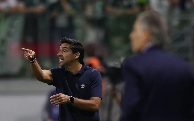 Carlos Miguel em ação com a camisa do Palmeiras diante do Cerro Porteño