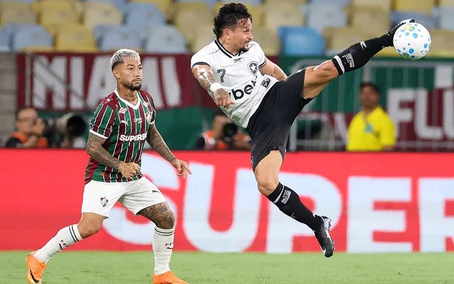 Artur em ação pelo São Paulo 