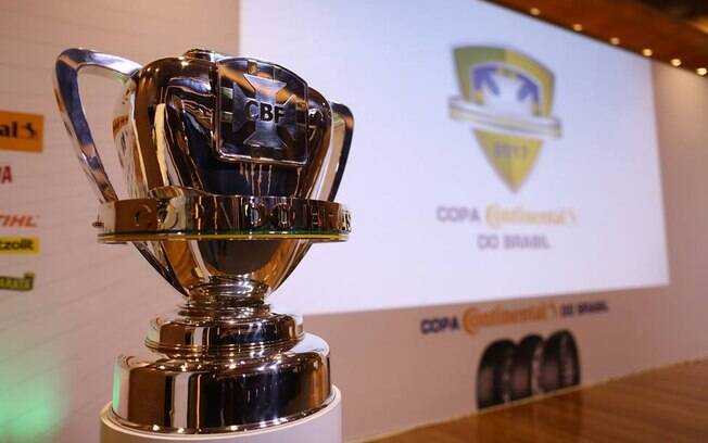 A taça que será entregue ao campeão da Copa do Brasil no dia 12 de outubro