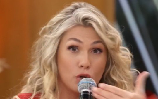 Lívia Andrade relembra conversa emocionante com Silvio Santos