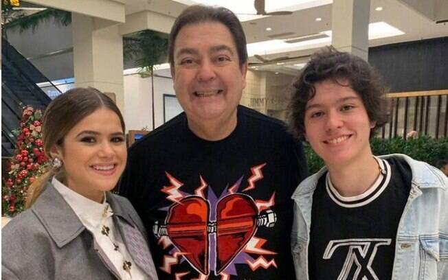 Maisa com o namorado e o apresentador Faustão