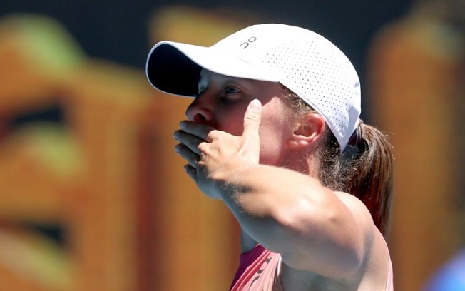 A polonesa Iga Swiatek comemora a vitória sobre a eslovaca Rebecca Sramkova A polonesa Iga Swiatek comemora a vitória sobre a eslovaca Rebecca Sramkova