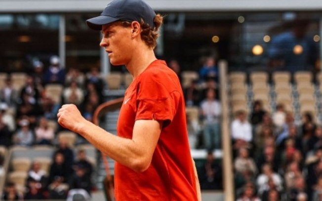 Sinner vira, volta às quartas de Roland Garros e segue buscando o Nº 1