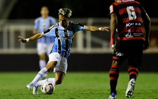 Elkesson lamenta empate do Grêmio fora de casa: 'Triste'