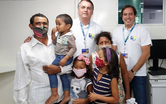 Presidente Jair Bolsonaro e Pedro Guimarães, presidente da Caixa, atenderam famílias que recebem o auxílio emergencial no Pará