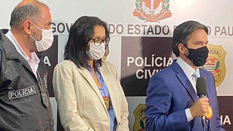 policiais civis do 3º DP explicam mandado de prisão de acusado de feminicídio