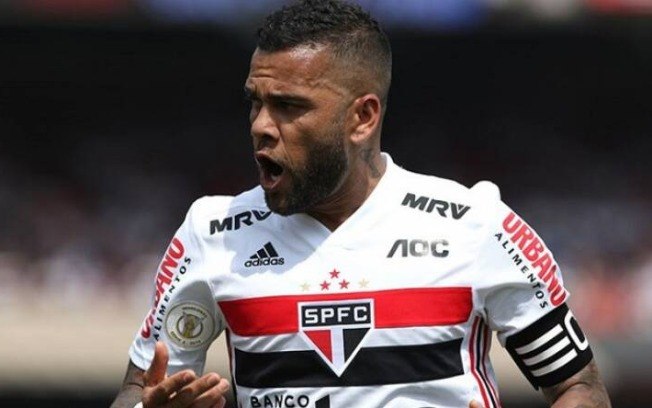 Daniel Alves ainda tem dinheiro a receber do São Paulo Daniel Alves ainda tem dinheiro a receber do São Paulo