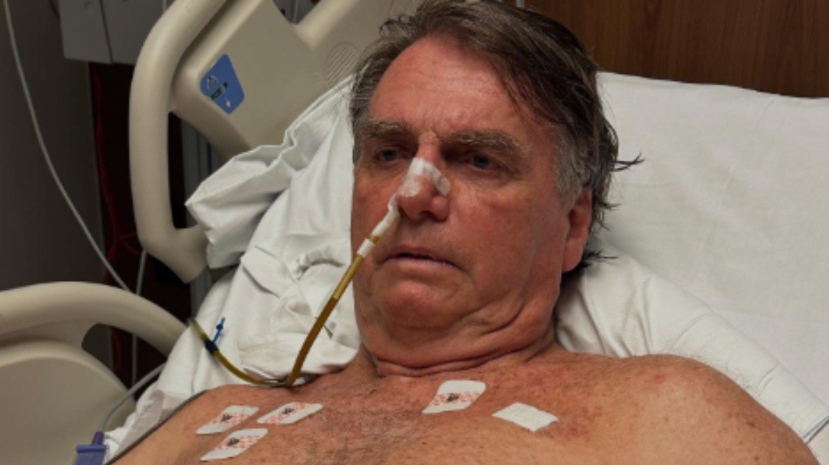 Bolsonaro segue internado após procedimento cirúrgico Bolsonaro segue internado após procedimento cirúrgico