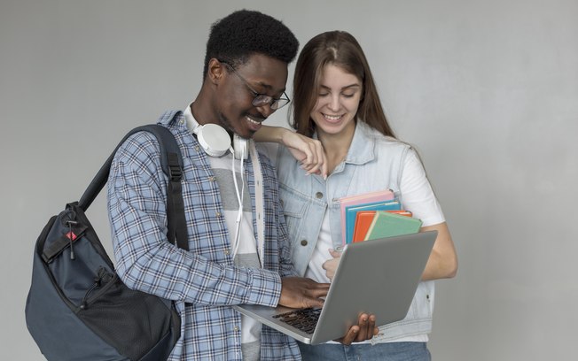 EUA altera cursos de programa para estudantes estrangeiros