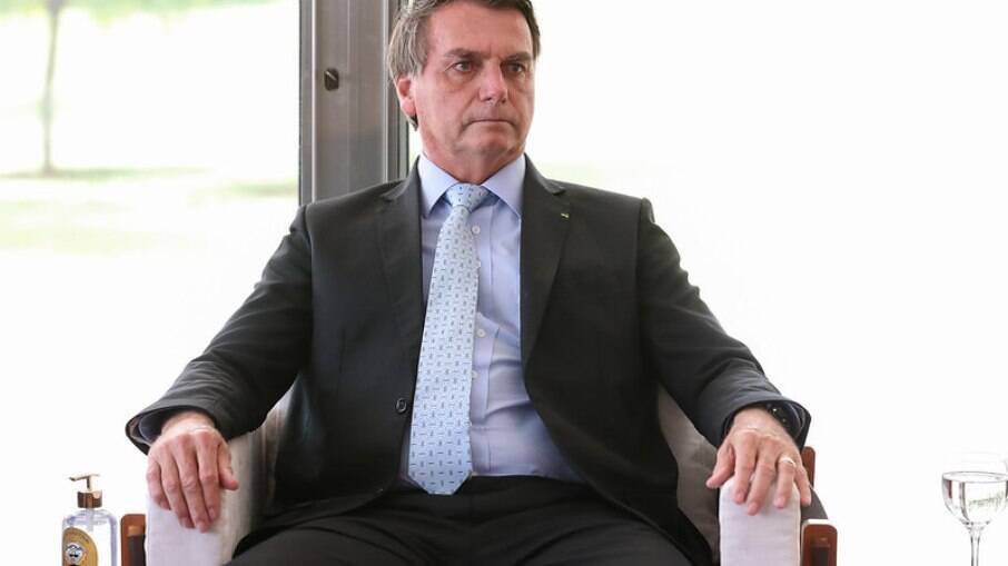 Em conversa com apoiadores, Bolsonaro voltou a rivalizar com o governador de São Paulo