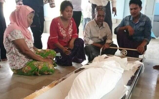 Khin Myo Chit morreu nos braços do pai