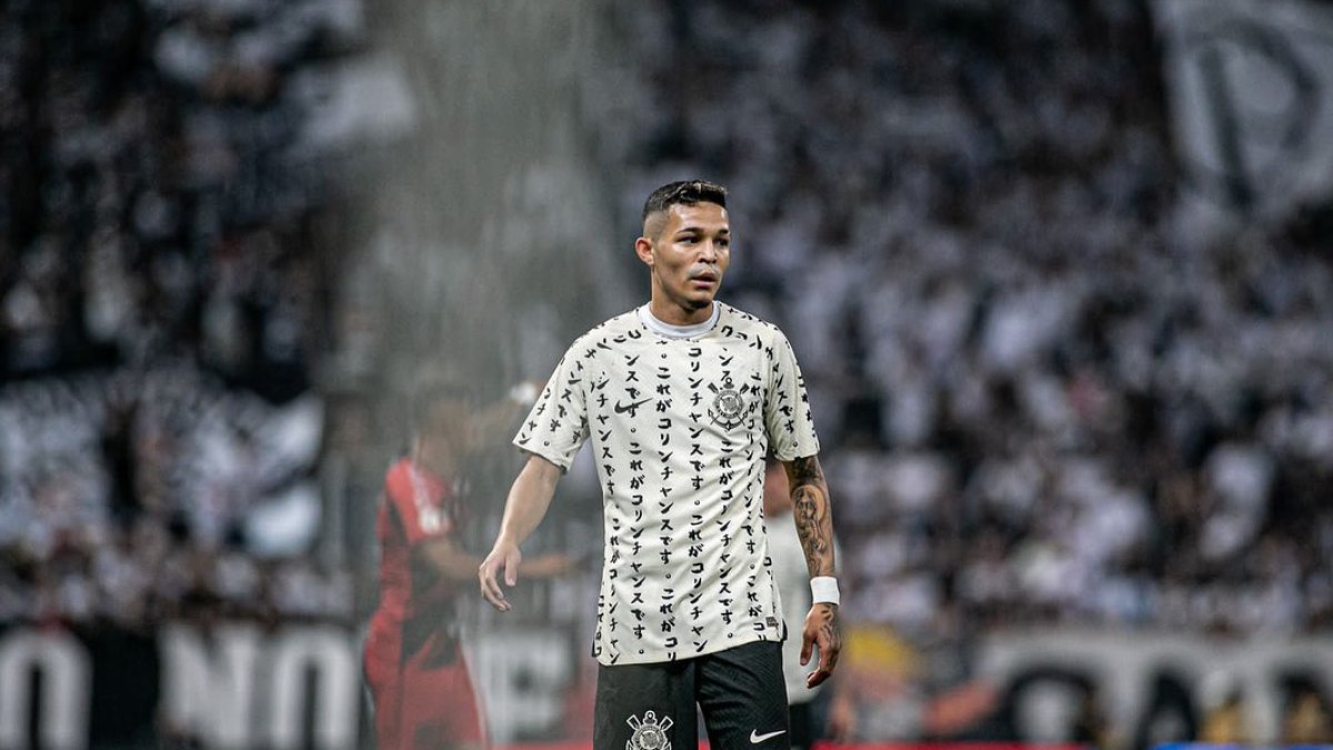 Adson estreou pelo profissional do Corinthians em 2021