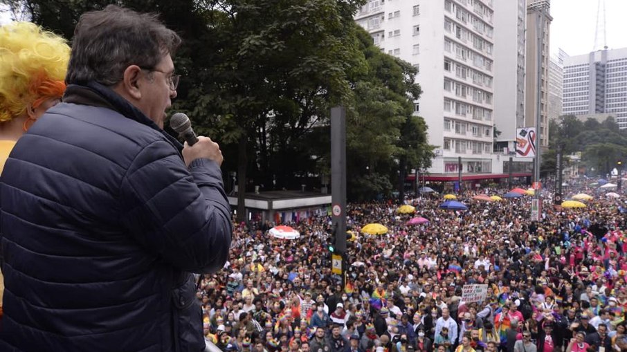 Vinicius Lummertz durante a 26ª Parada Orgulho LGTB+ na Avenida Paulista, na Capital de São Paulo (19/06/2022)