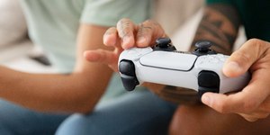 Controles de PlayStation e Xbox disparam em vendas com descontos