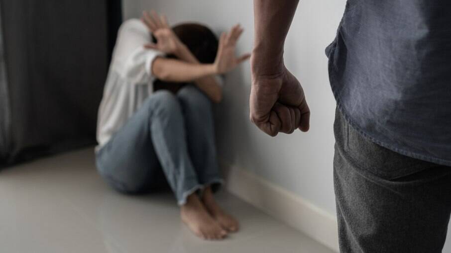 Denúncias de violência doméstica diminuem em relação a  2019, mas 190 recebe 1 chamada por minuto