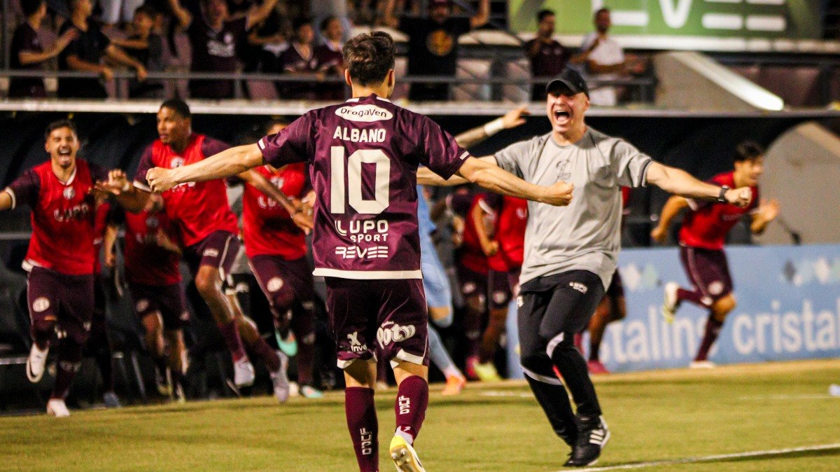 Ferroviária Garante Retorno à Série A do Paulistão em Jogo Épico!