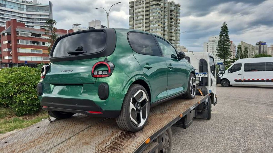 Detalhes do Twingo elétrico flagrado no Uruguai