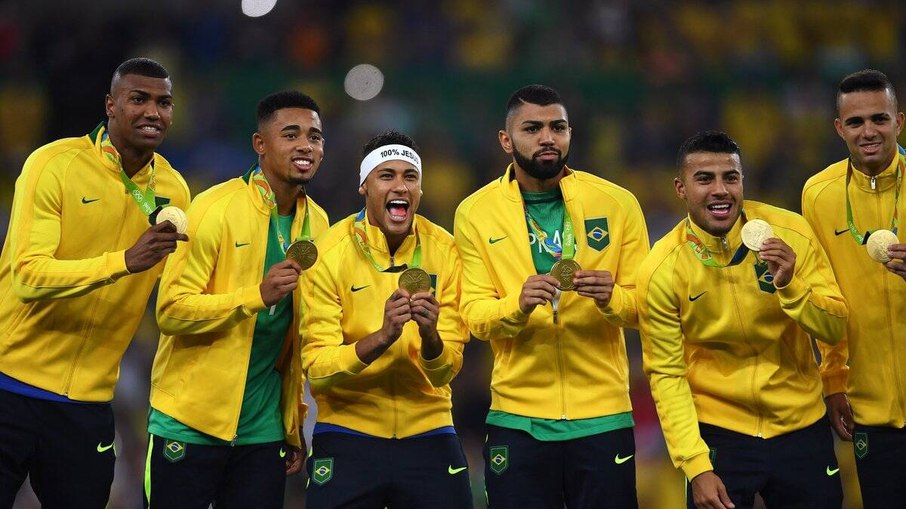 Jogadores do Brasil comemoram conquista inédita em Olimpíadas