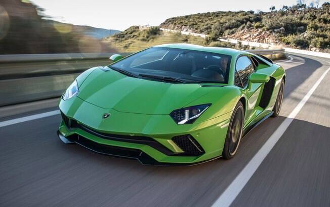 Lamborghini Aventador é o carro favorito dos jogadores mais extravagantes. O atacante da França, Ribéry tem um desse